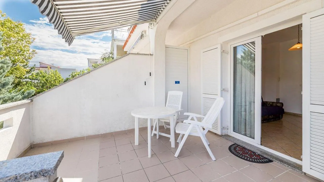 Grosse Terrasse 200 Meter Zum Strand Baska  0*, Baska (Krk) Croatia
