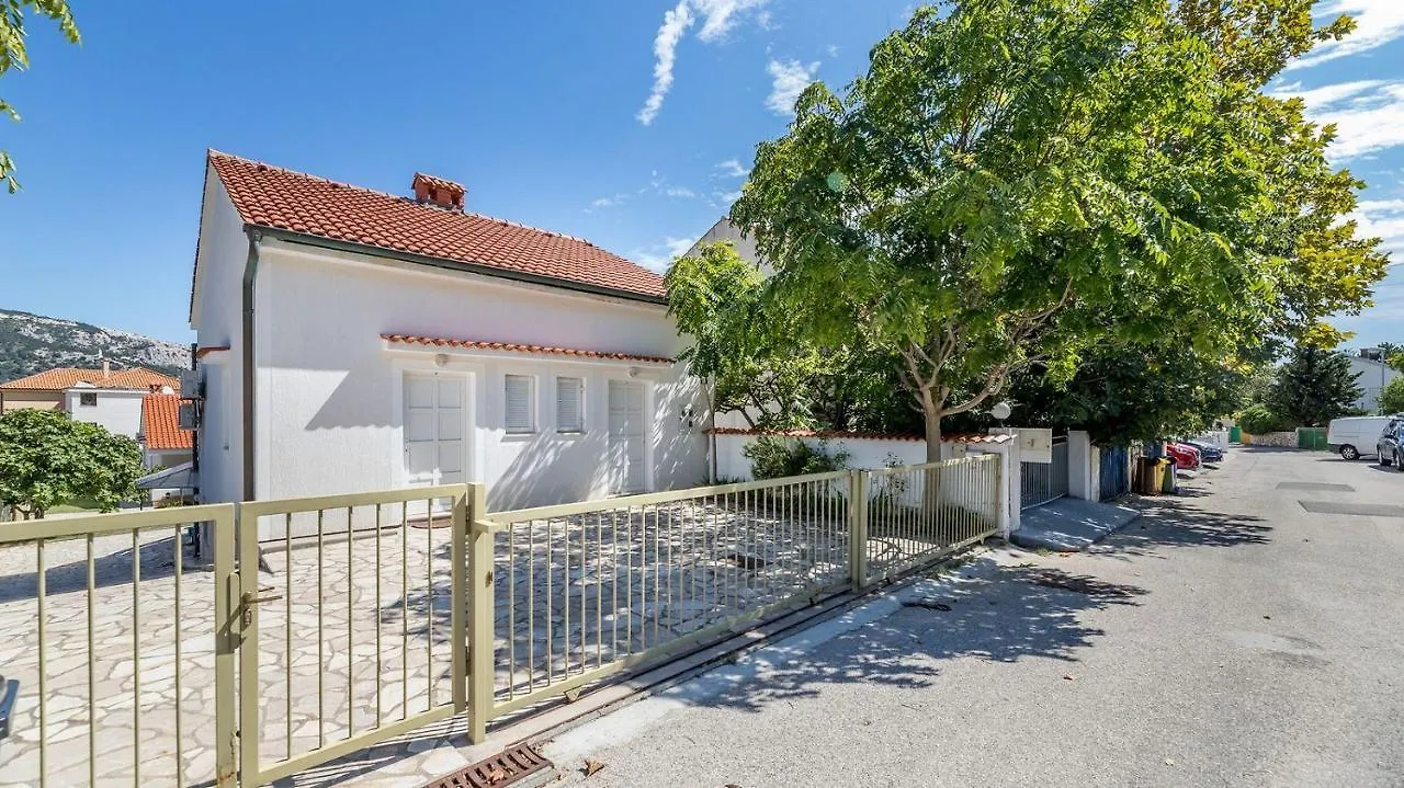 Grosse Terrasse 200 Meter Zum Strand Baska  Apartment