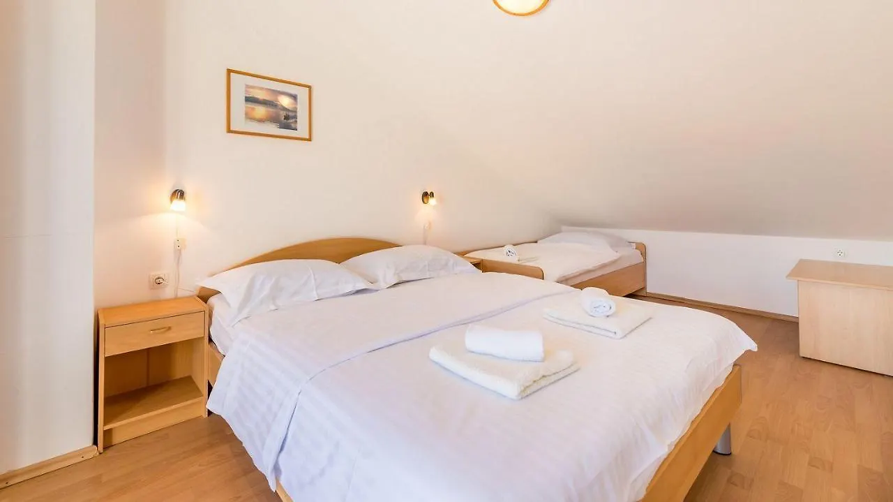 Apartment Grosse Terrasse 200 Meter Zum Strand Baska