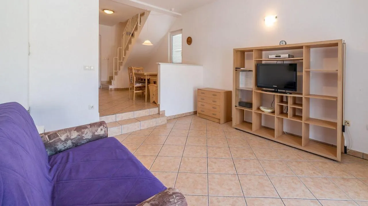 Grosse Terrasse 200 Meter Zum Strand Baska  Apartment