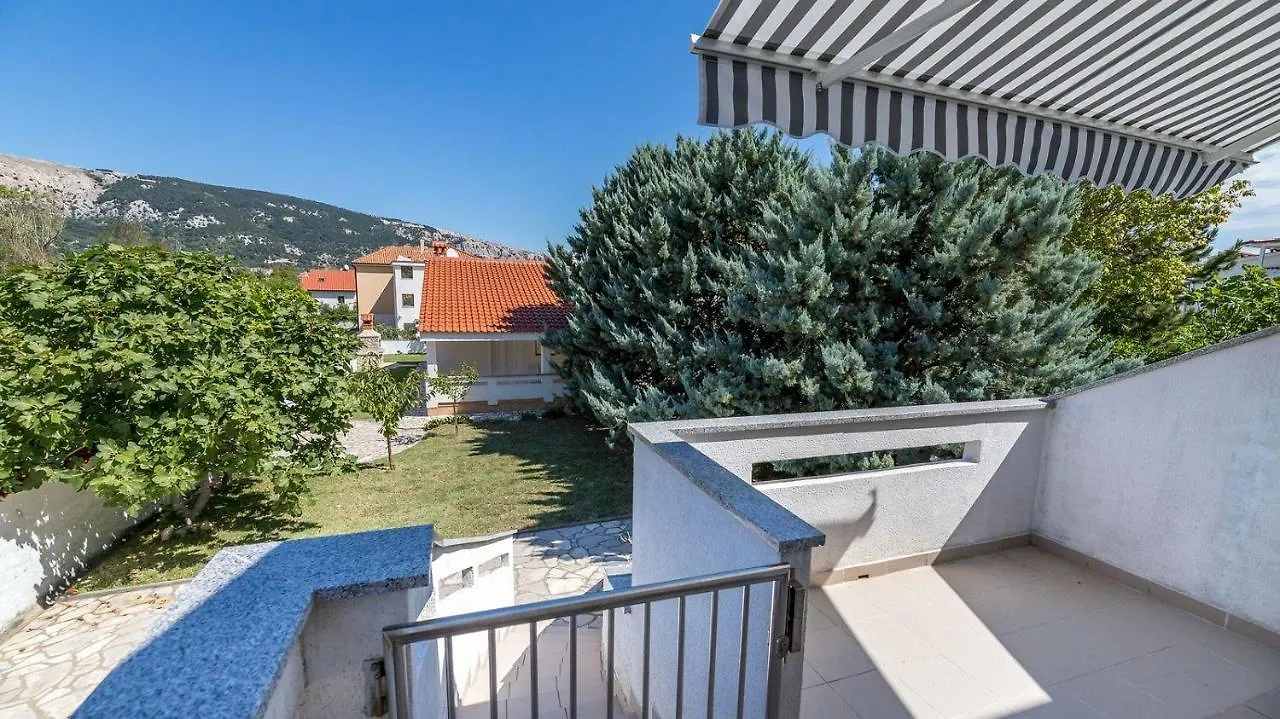 Apartment Grosse Terrasse 200 Meter Zum Strand Baska