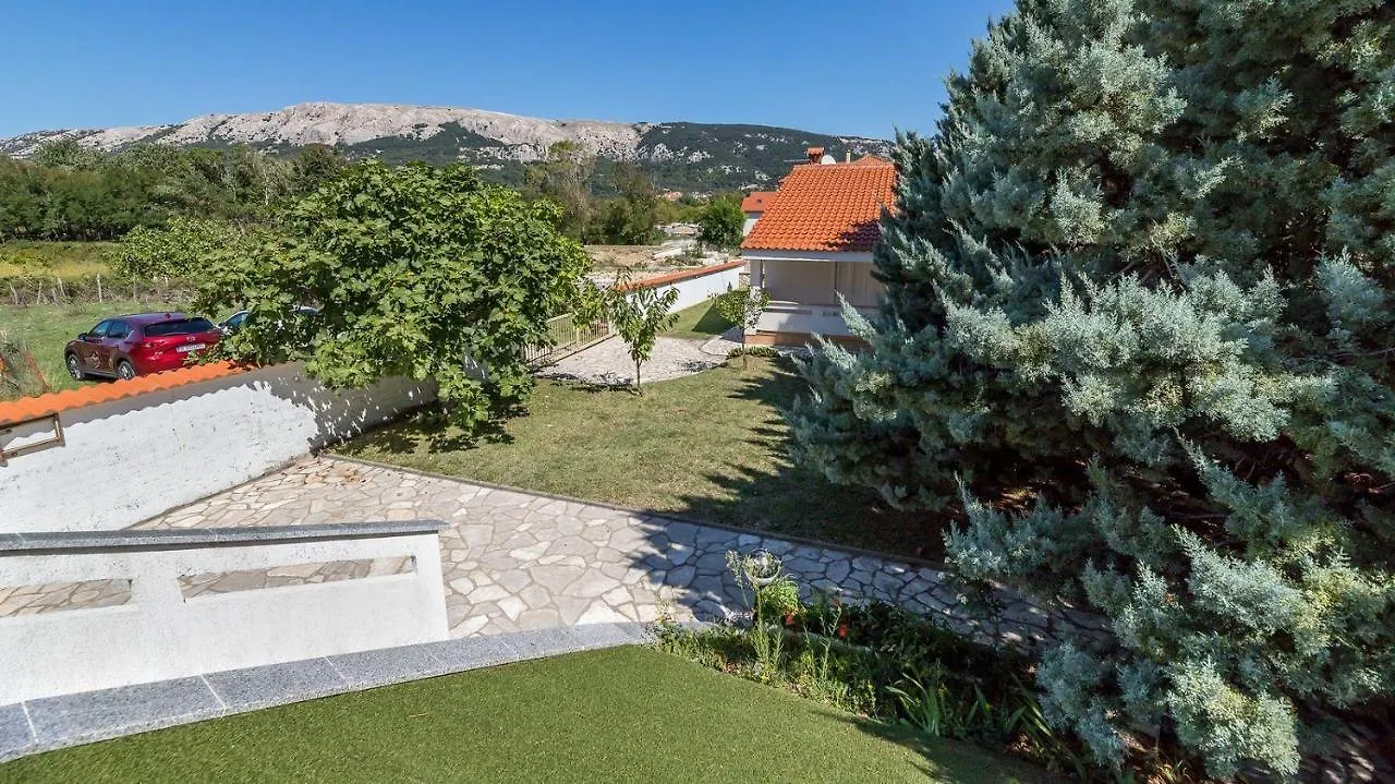 Apartment Grosse Terrasse 200 Meter Zum Strand Baska  Croatia