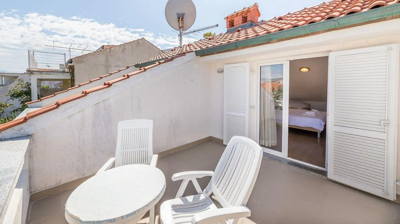 Grosse Terrasse 200 Meter Zum Strand Baska